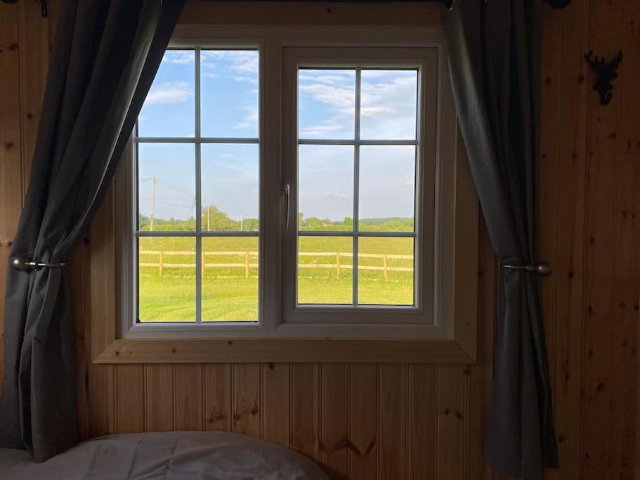 Beautiful 1 Bed Shepherd Hut In Warwickshire Warwick  Exterior photo