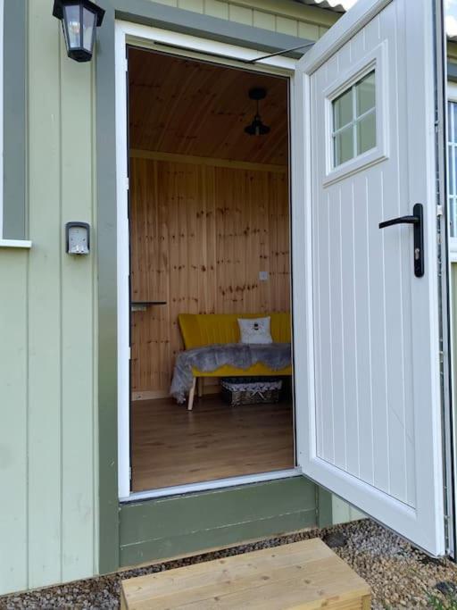 Beautiful 1 Bed Shepherd Hut In Warwickshire Warwick  Exterior photo