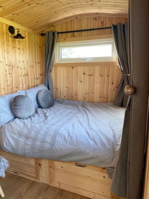 Beautiful 1 Bed Shepherd Hut In Warwickshire Warwick  Exterior photo
